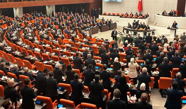Erdoğan Meclis’e geldi, YENİ Parti salonu terk etti!