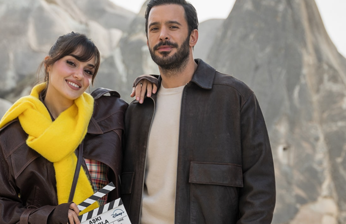 Hande Erçel ve Barış Arduç'tan dikkat çeken tanıtım!