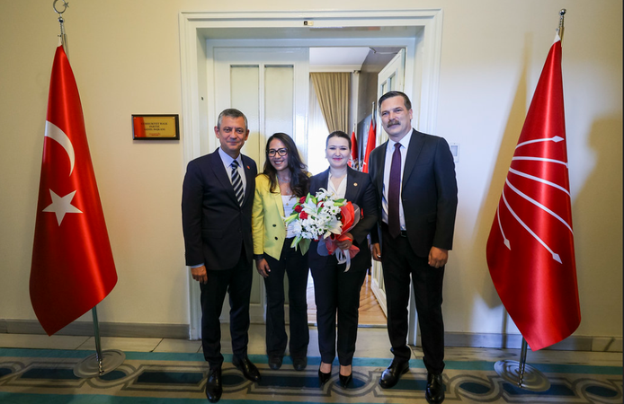 TBMM'de Sürpriz Zirve: Özgür Özel ve Erkan Baş Bir Araya Geldi