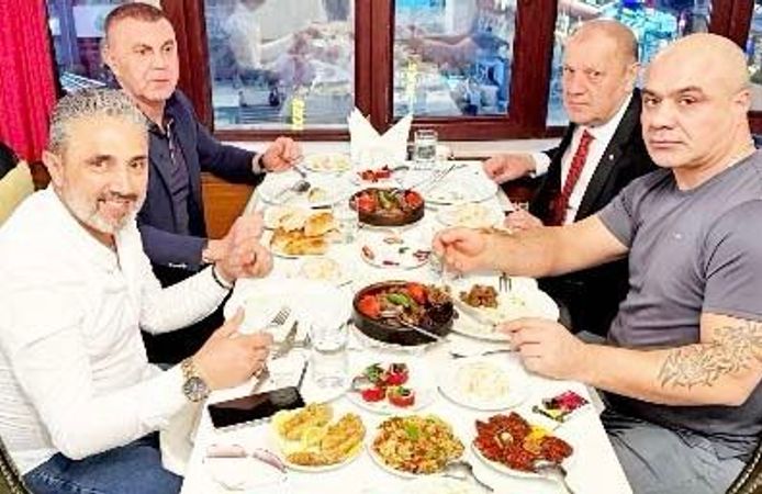 Dostluk, sohbet ve lezzetin aynı masada buluştuğu akşam