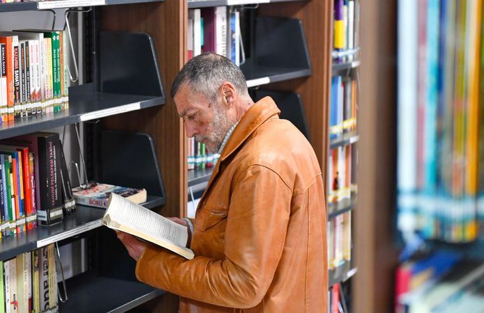 71 yaşında kütüphanenin en sadık okuru: Gençlere ilham oluyor