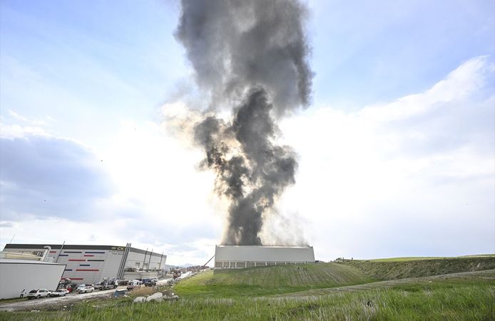 Ankara'da çıkan yangın büyüyor!