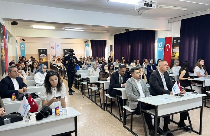 ‘15 Temmuz Manşetleri Gazetecilik Atölyesi’ Gaziantep’te Öğrencilerle Buluştu