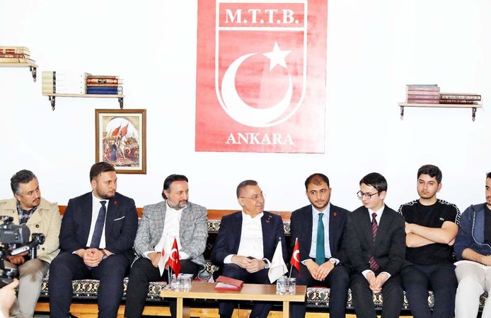 Gençler sordu, Fuat Oktay cevaplandırdı