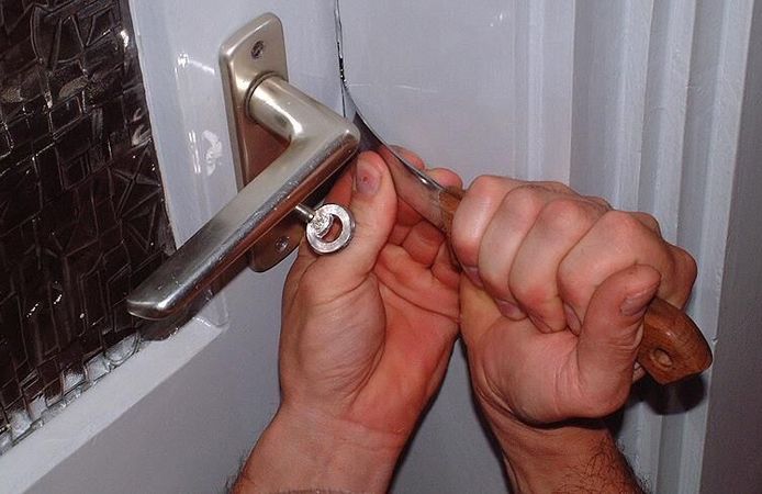 Hırsızların İlk Hedefi Para ve Altın Oldu!