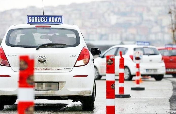 Ehliyet Almak Zorlaşıyor: Sınavlar Trafikte Yapılacak