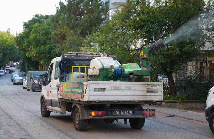 Keçiören'de Yaz Mesaisi: Haşere ve Sivrisineklere Karşı İlaçlama Seferberliği