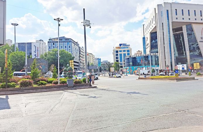Başkent'te diplomasi trafiği, Kızılay’da sessizlik