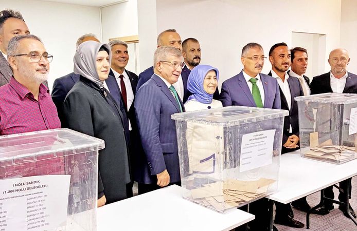 Gelecek Partisi delegelerinden kapatma kararına isyan