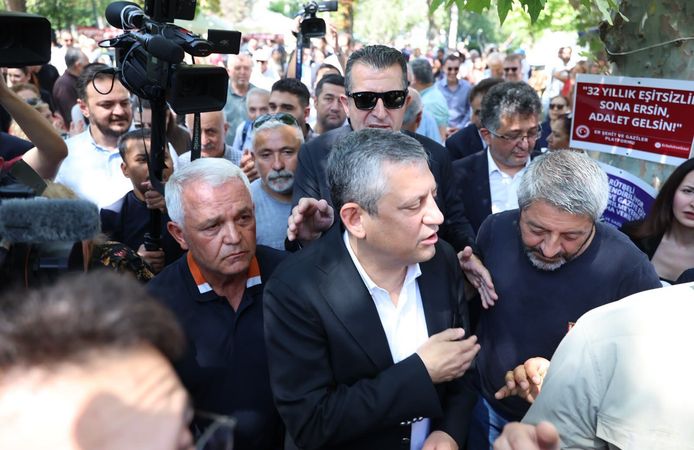 Özgür Özel'den Er Gazilerine Güvenpark'ta Destek Ziyareti