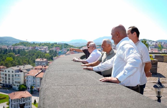 Tınaz Titiz’den Çaycuma’ya övgü: “Diğer belediyeler örnek almalı”