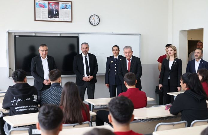 Pursaklar'da Başkan Çetin'den yeni eğitim yılında öğrencilere destek