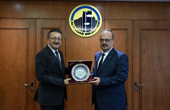 Ankara Valisi Canbolat, Altındağ Belediyesi’ni ziyaret etti