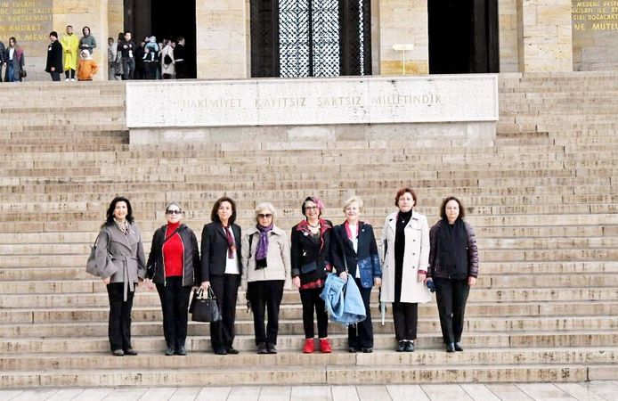 Ankara Kız Lisesi Mezunları Derneği ATA’nın huzurunda