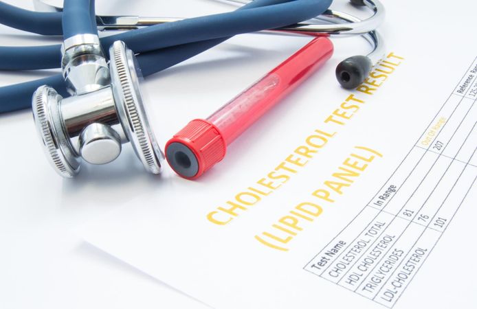 Kolesterol neden yükselir? Belirti vermeden ilerleyebiliyor!