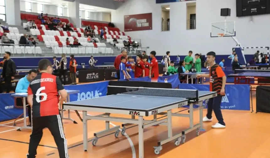 Çubuk'ta okullar arası masa tensisi turnuvası