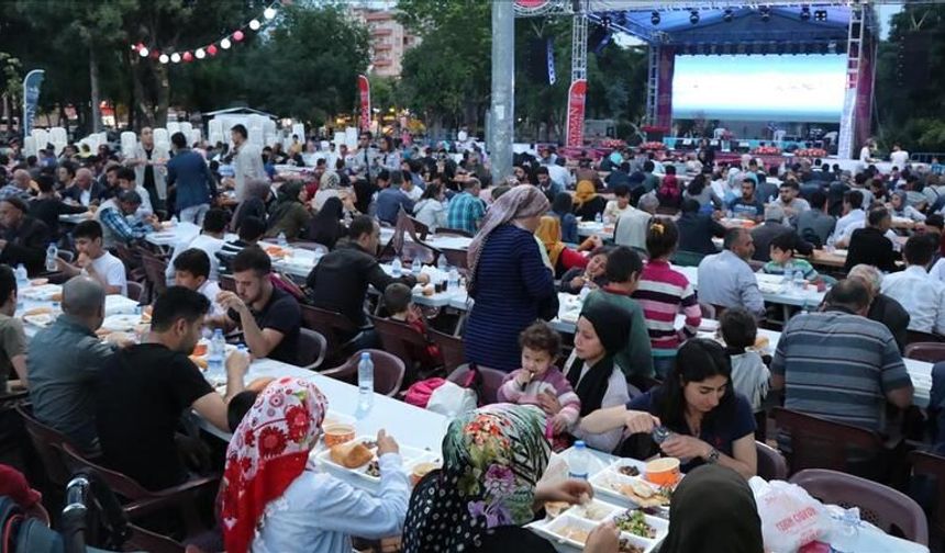 Polatlı Belediyesi'nden iftar sofrası!