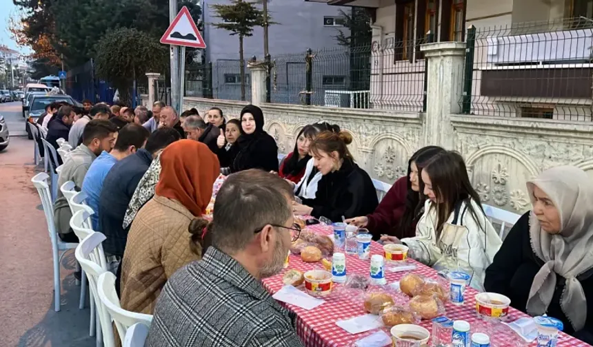 Çubuk'ta mahalleli iftar sofrasında buluştu