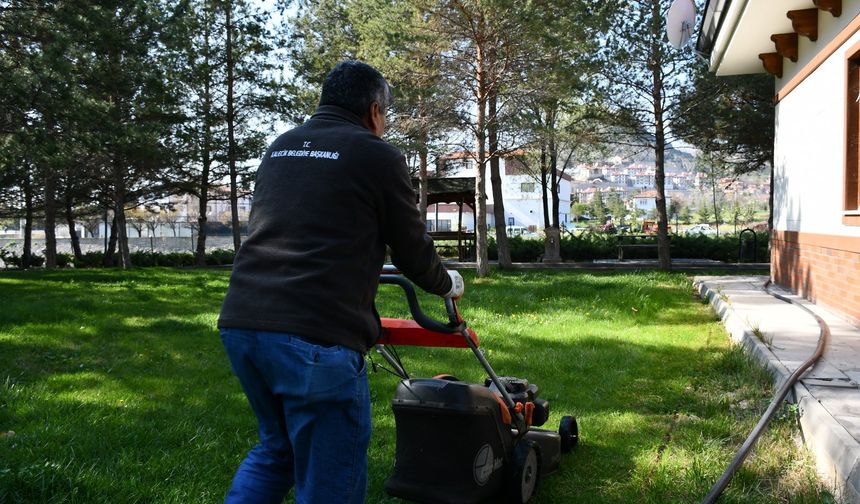 Kalecik Belediyesinden parkları güzelleştiriyor