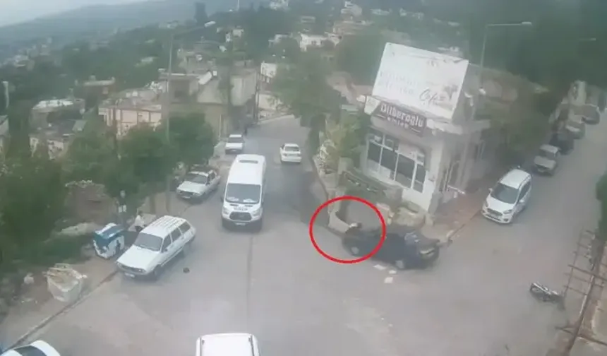 9'u öğrenci 11 kişinin yaralandığı kaza kamerada