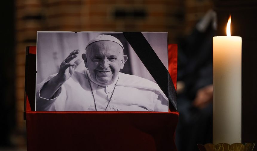 Kutsal Şehirde Derin Sessizlik: Papa’nın Makamı Artık Boş