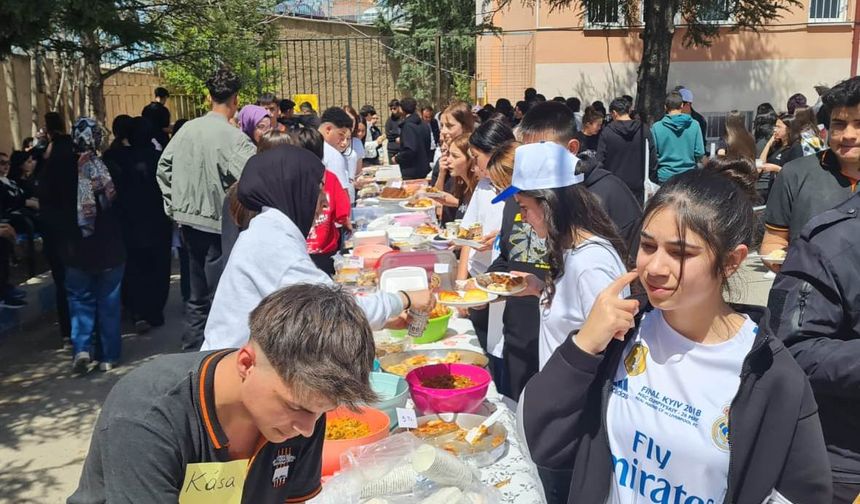 Öğrenciler kermes düzenledi