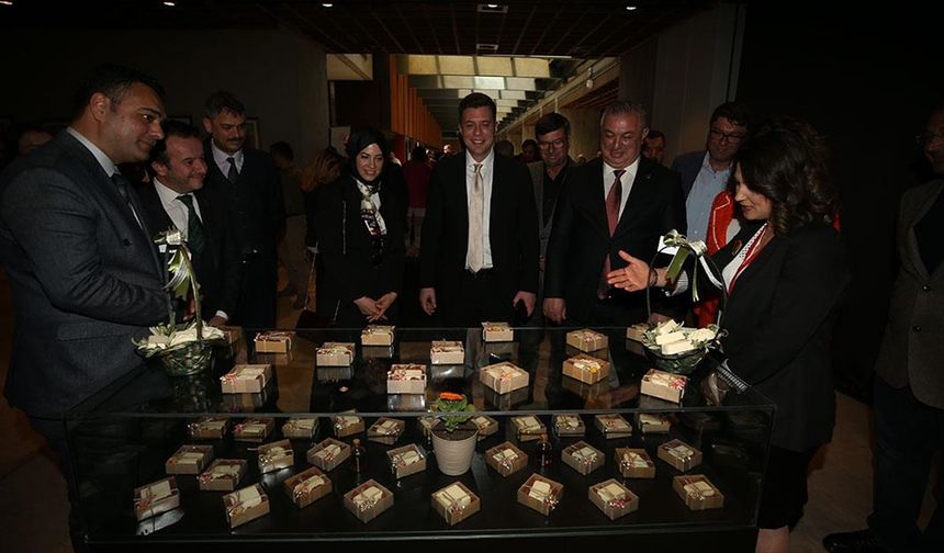 "Troya'dan Çanakkale'ye Tarihin Nakışları Sergisi" açıldı