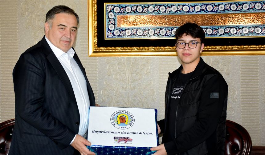 Nallıhan'da  "Bayrak Sende Siber Güvenlik Yarışmasında" öğrencilerden başarı
