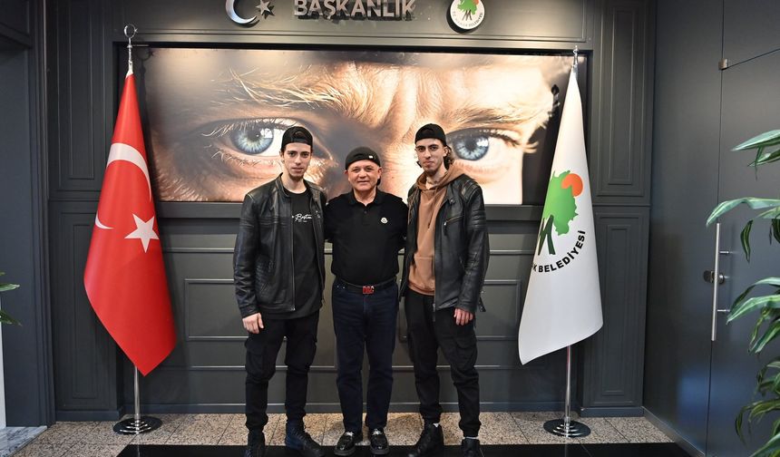 Mamaklı İkizler "O Ses Türkiye"de yarı finale yükseldi!