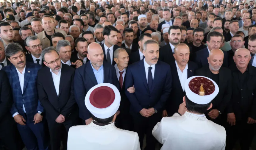 Mevlüt Çavuşoğlu'nun babası toprağa verildi