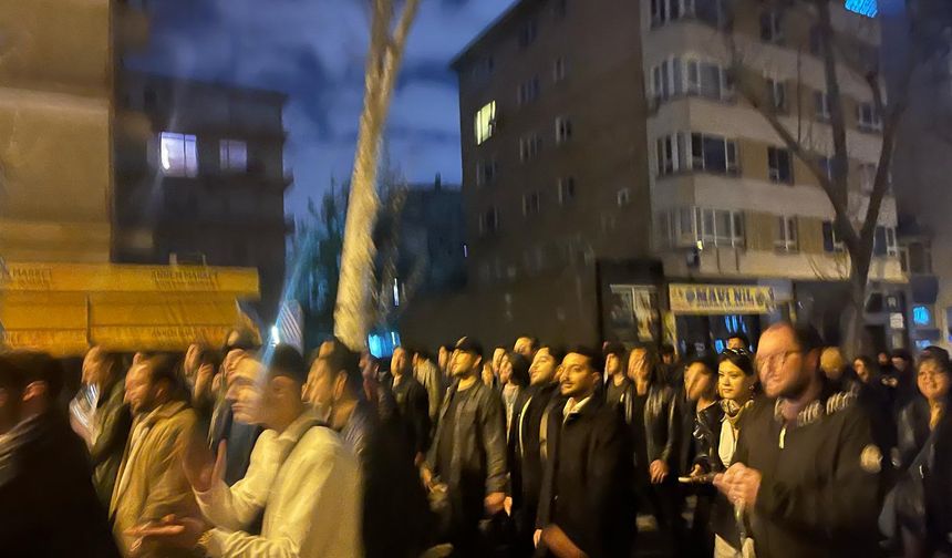 Tanal ve öğrenciler karakola yürüyor!