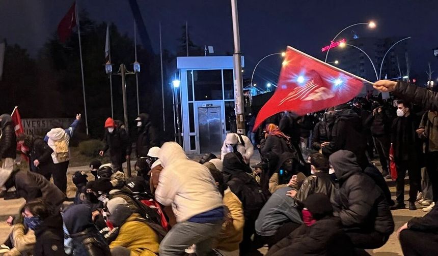 Hacettepe'de "Eğitim Hakkı" İçin Mücadele Ediliyor!