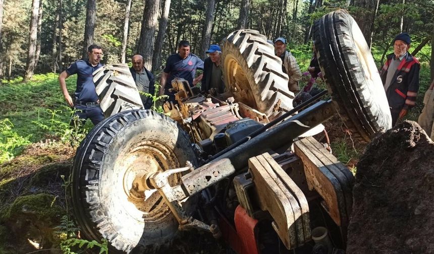 Devrilen traktörün sürücüsü hayatını kaybetti