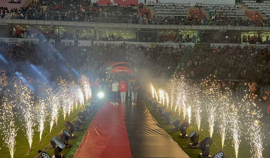 Eskişehirspor 3. Lig’e Yükseldi! Taraftarlar Stadyumu Doldurdu