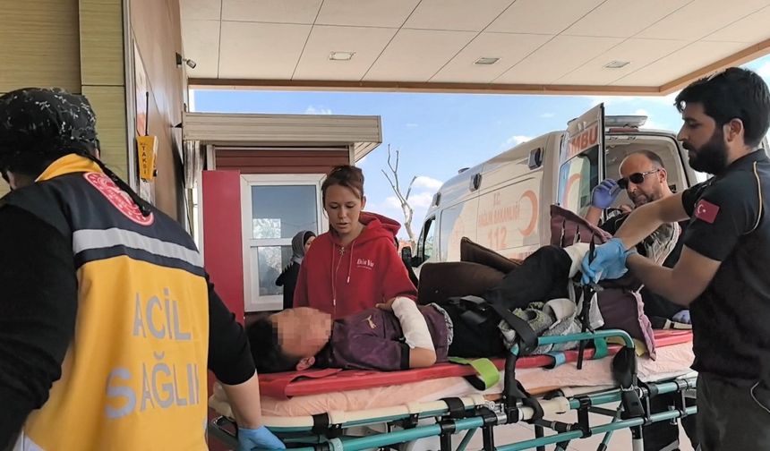 Korkuluk demiri bacağına saplandı