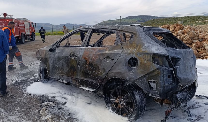 Nurdağı'nda seyir halindeki otomobil alev aldı!
