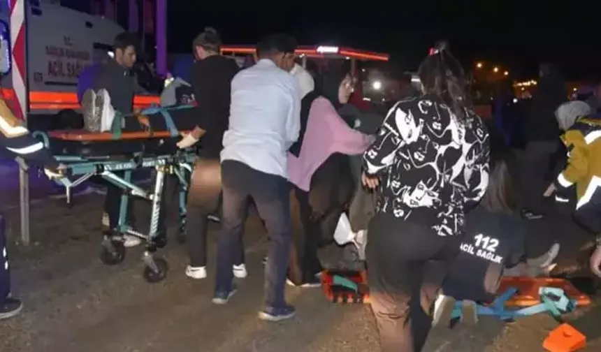 Gümüşhane Kelkit'te feci kaza; 2'si yaya, 11 yaralı