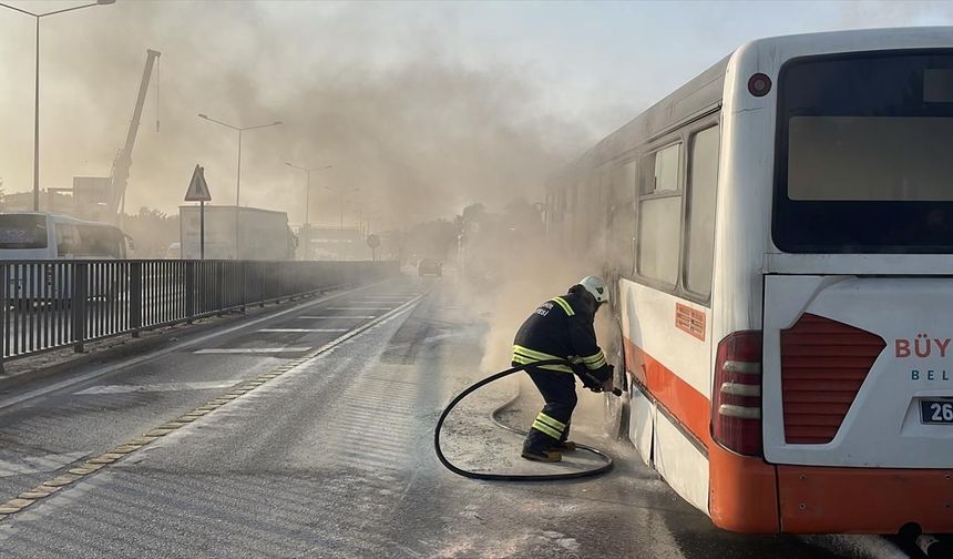 Belediye otobüsünde yangın korkuttu