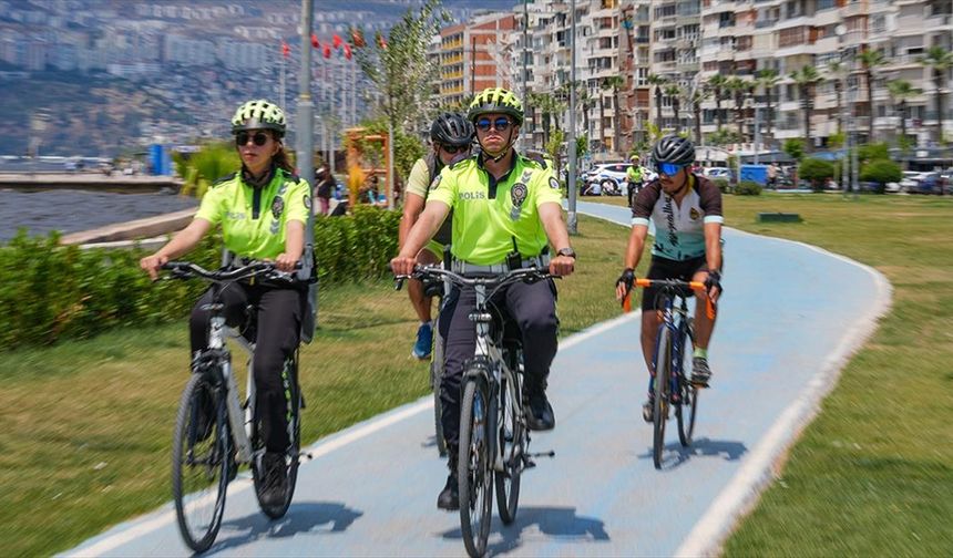 İzmir'de "Beyaz Kırlangıçlar" Yol Güvenliğini Sağlıyor