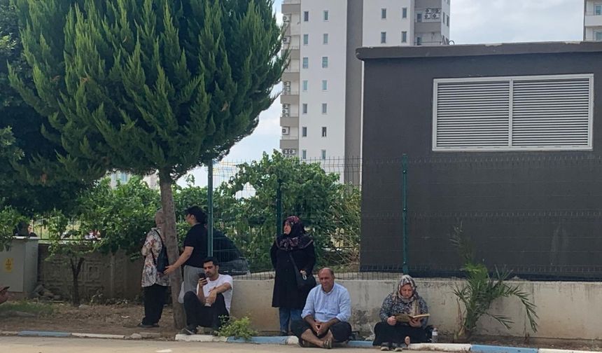 Üniversite sınavında öğrenciler ter döküyor