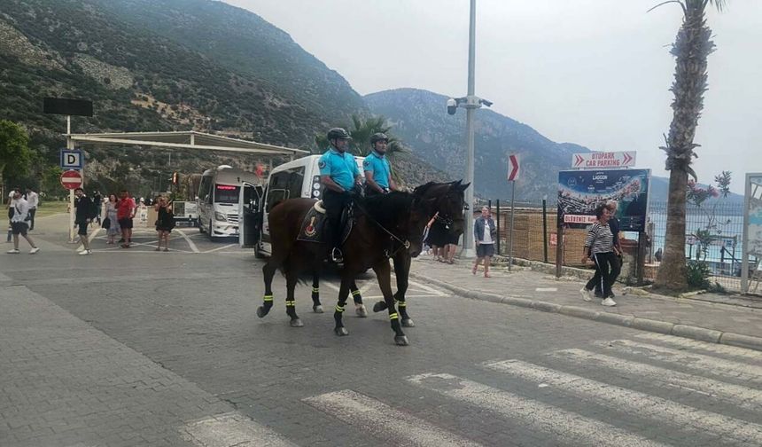 Fethiye'de Atlı Jandarma Timi görev başında