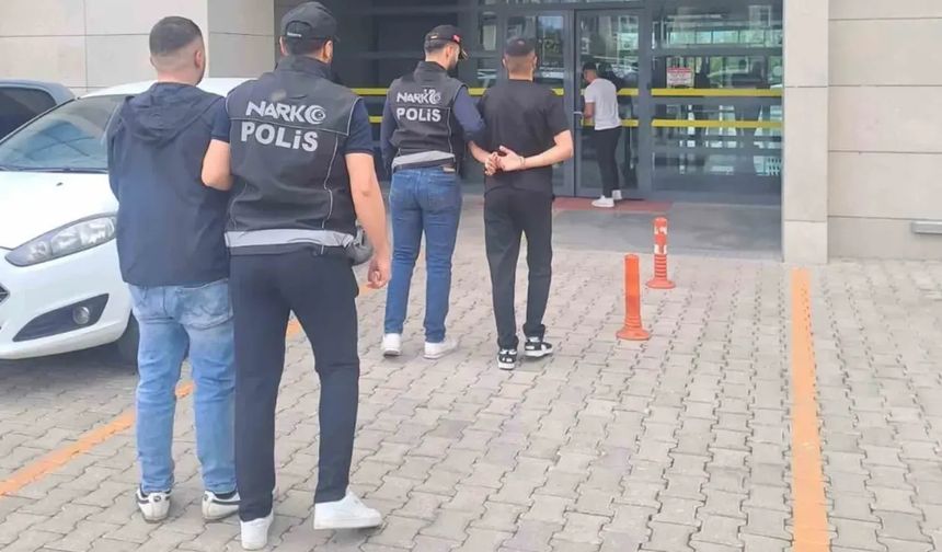 Gediz’de Uyuşturucu Operasyonu: Araç Kaçtı, Kaza Yaptı, 2 Kişi Tutuklandı