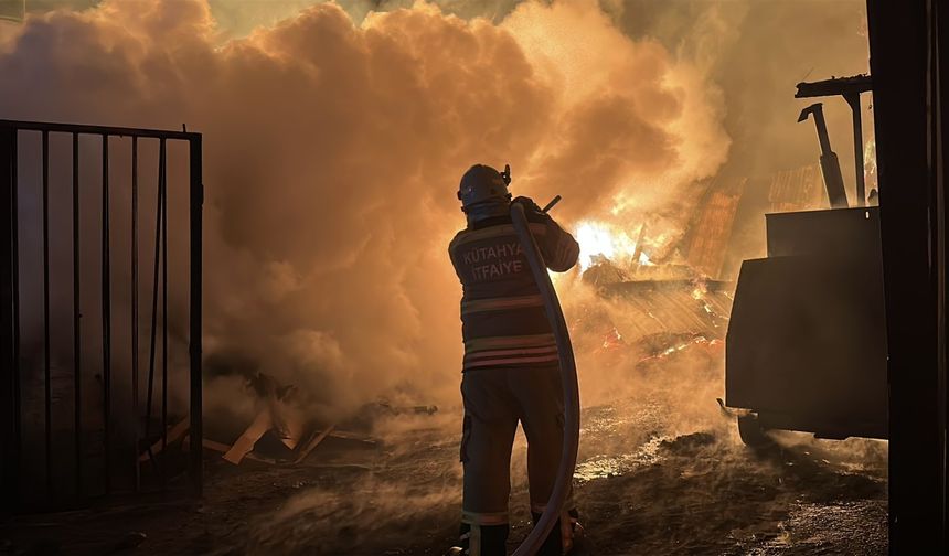Kütahya'da Palet Atölyesinde Yangın