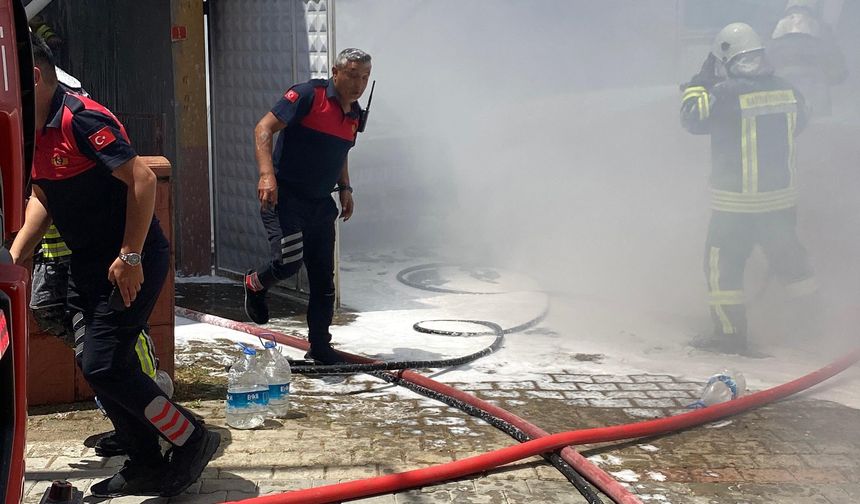 Otomobil alev aldı