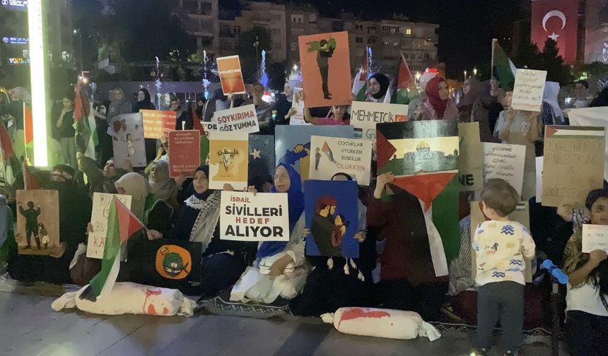 Filistin için oturma eylemi yaptılar