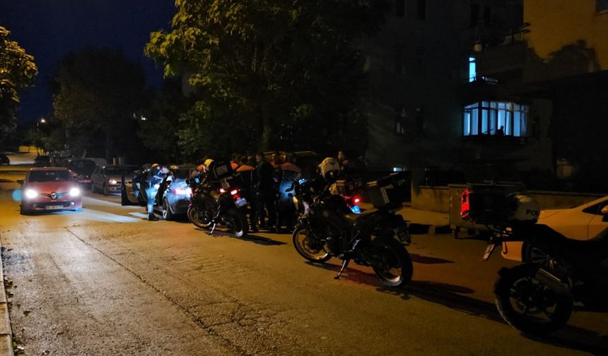 Kız arkadaşının babasını ve abisini vurdu