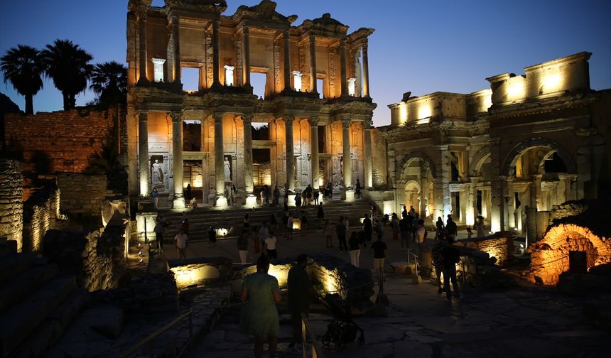 Efes’te Gece Müzeciliği Başladı