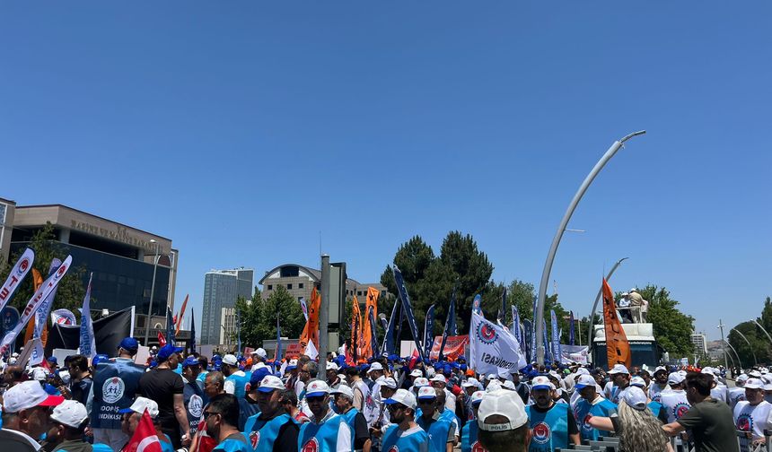 İşçiler Bakanlığa Tabut Koydu