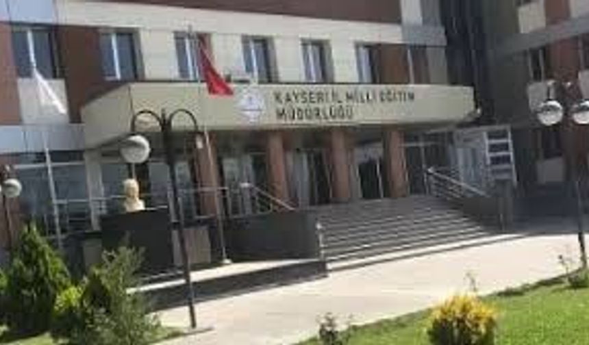 Polisgeç kalan öğrencileri sınava yetiştirdi
