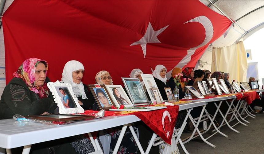 384 aile evlat nöbetinde!
